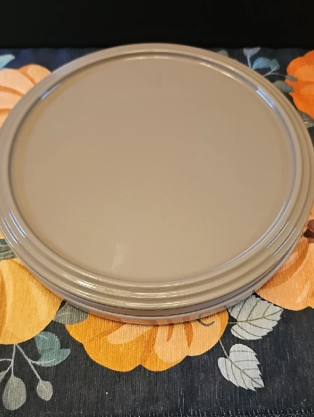 Villeroy & Boch Neutral Ceramic Wall Plate Trio in Beige and Cream